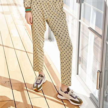 ILEY伊蕾 心型印花撞色抽繩長褲(卡其色；M-XL)1234366302