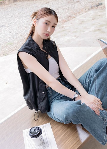 皮革感柔軟背心