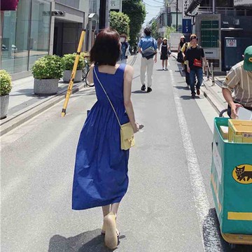 2022背帶裙女夏薄款連衣裙潮克萊因藍裙無袖過膝長裙a字收腰顯瘦