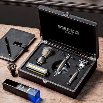 【FREED】五刀式刮鬍刀豪華禮盒四件組 - F滿版鍍鎳浮雕客製化 刻字 送禮 生日 男生 聖誕節 交換禮物