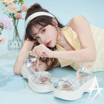 ANNSTAR 詩亞SA聯名-閃耀系列鑽石愛心釦厚底涼鞋6.5cm-銀