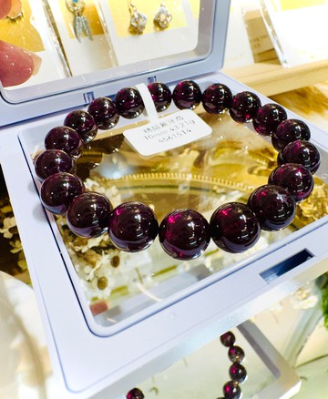 精品絕美晶體紫紅牙烏水晶10mm43.21g美容水晶氣血循環