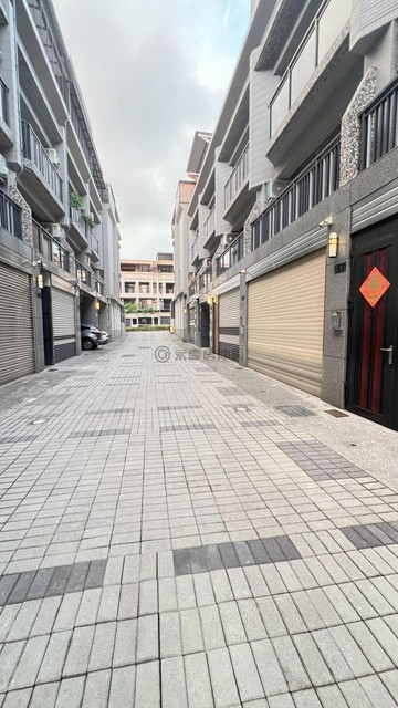 【小港孔宅特區】7年輕屋齡大面寬漂亮清幽別墅 ｜高雄市小港區孔宅三路
