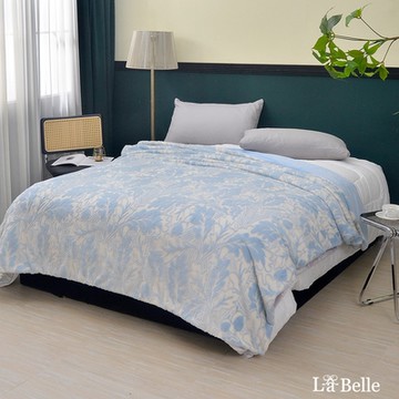 【Great Living格蕾寢飾】義大利La Belle 秋葉浮影 加大雕花雙人毯200*230CM(共兩色)-藍色