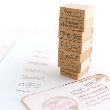 迷你印章7件組，可搭配日期印章，用於手帳或訊息卡。包含Merci Beaucoup、恭喜、聽說喔～，以及搭配兔子印章等。
