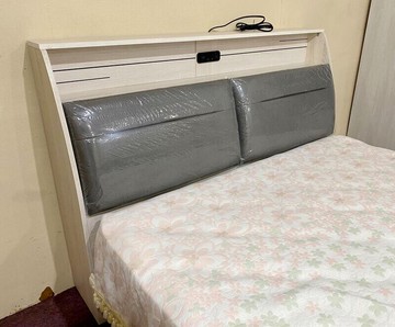 歐風別館德里洗白色五尺床頭箱usb充電插座