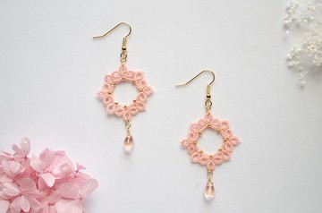 梭織花邊鑲框耳針，櫻花