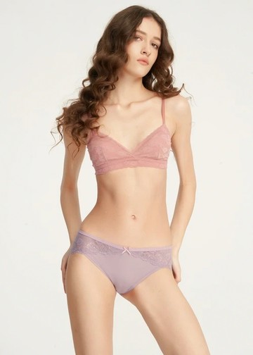 經典純色．脇後訂製蕾絲中腰三角內褲(藕紫)