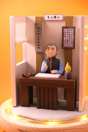 榮休記念小禮品, 可客製名字.提供相片客製人物造型 (各行各業)