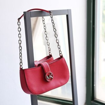 MICHAEL KORS CARMEN 金屬MK LOGO防刮肩背鍊包/淑女包/腋下包(紅)