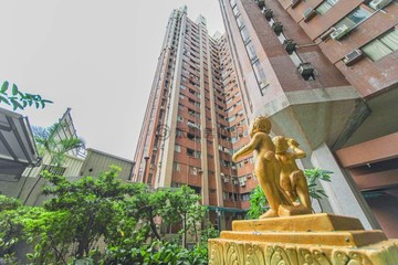 近文山特區#純室內35坪#明亮大四房+B1平車｜高雄市鳳山區建國路三段