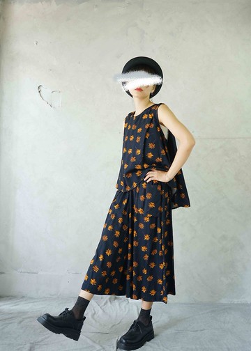 設計手作-小飛俠披風立體剪裁壓摺無袖背心-黃色小雛菊花朵印花