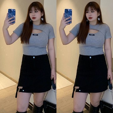 💕甜心大尺碼💕大尺碼胖妹妹胸前鏤空設計別致上衣夏顯瘦彈力修身短袖辣妹T特大碼上衣