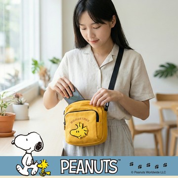 SNOOPY x Kiiwi O! 聯名款．毛巾繡輕巧斜背包 胡士托