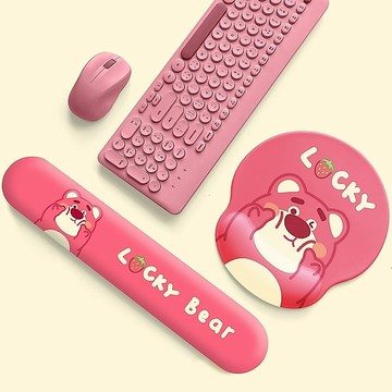 滑鼠墊🎀 卡通草莓熊鼠標墊護手腕手托記憶棉護手腕托手枕墊辦公網紅筆記本 辦公桌墊 鼠標墊