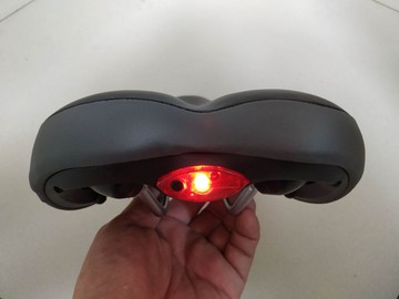 臺產唯樂山地車自行車尾燈坐墊 旅行車折疊車帶尾燈鞍座座墊尾燈