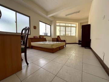 【前金捷運站】可停車｜邊間格局｜活巷透天｜高雄市前金區六合二路