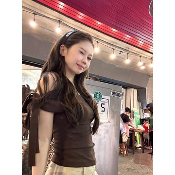 ISLAND#夏季短袖 短版上衣 露肩上衣 收腰顯瘦 蝴蝶結性感斜肩綁帶短袖T恤女夏季設計感新款修身辣妹短款上衣潮