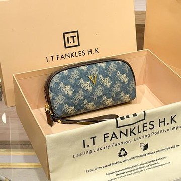 香港真皮手拿包女2025新款春夏時尚高級質感今年流行手拎迷你小包