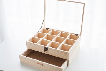 客製化訂製松木盒可加玻璃隔層雷射雕刻鑰匙鎖頭