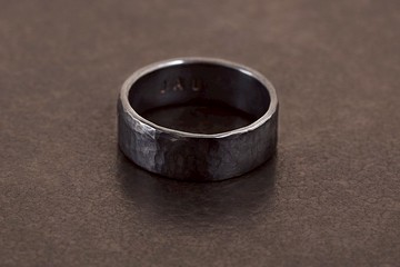 Oxidized Hammered Ring 戒指 - 炭墨黑 - 錘目海紋/樹紋