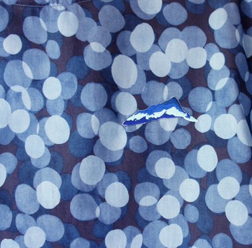 藍色山稜  細細繡花刺繡貼布