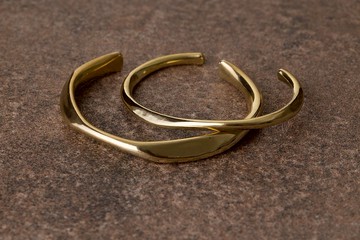 鍛敲波浪黃銅手環 Waving Brass Bangle