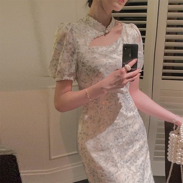 掛脖改良旗袍碎花鏤空長款連衣裙女2022春夏新款茶歇小心機設計感
