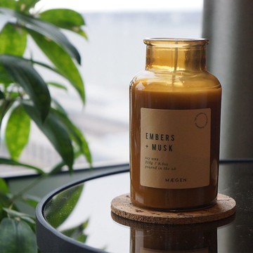 【英國 MÆGEN】Alchemist蠟燭- 餘燼 & 麝香 /250g