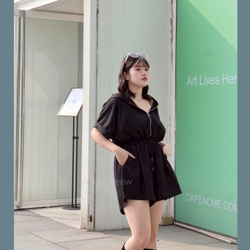 台灣㊣現貨✨80公斤可穿簡約顯瘦中大尺碼連身短褲連帽拉鍊短褲