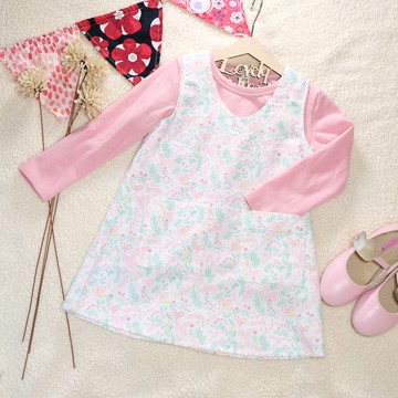 白色花園法蘭絨V領背心裙