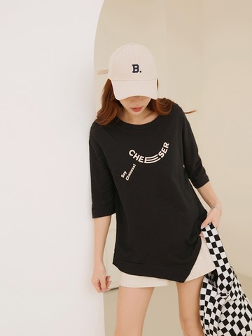 竹節棉素色字母印花落肩七分袖上衣