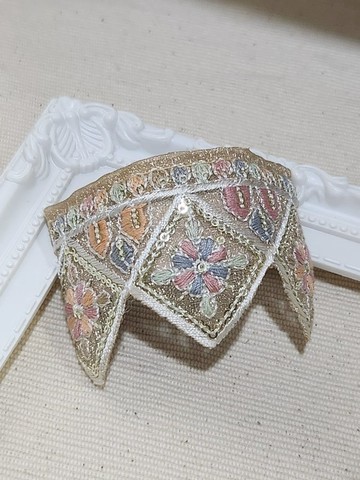 淡彩花磚・刺繡緞帶馬尾勾 (可自行調整彎度)