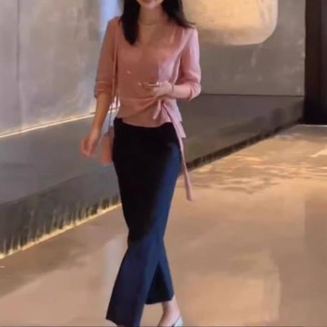 24529大愛美依緣2025新款V領側邊系帶收腰上衣時尚直筒九分褲女裝