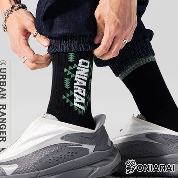 【新品配件9折】都市遊俠幾何文字長筒襪 - BLUE WAY 鬼洗い