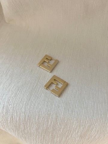 Fendi金色FF logo經典耳環 官網有售 Fendi金色FF 原裝包裝盒
