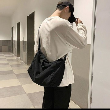 熱銷💡港風斜挎包男士帆布單肩包女生休閒百搭揹包2025新款日系斜跨包包  帆布包挎包男 潮牌日係休閒帆布包單肩包 斜挎