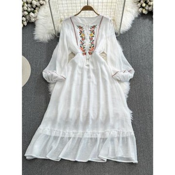 法式復古刺繡民族風燈籠長袖圓領收腰顯瘦a字連衣裙文藝初戀裙子