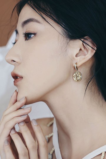 COR-DATE / 蜜蜂錢幣耳環