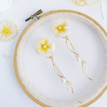 Pétalo。如花朵在風中呢喃 - 刺繡耳飾