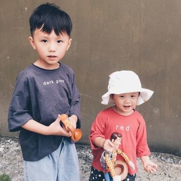 顏色字母寬鬆五分袖上衣 短袖上衣 童裝 中性款 男童 女童 兒童 橘魔法 童裝【BB0034】