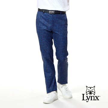 【Lynx Golf】男款彈性舒適防潑水滿版Lynx Golf印花褲耳織帶造型平口休閒長褲-深藍色