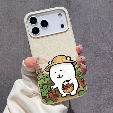 摘草莓自嘲熊 iPhone17ProMax皮紋軟殼 蘋果16手機殼 大孔鏤空鏡頭 15plus 14 13 防摔保護殼