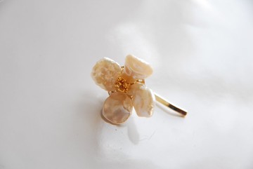 再再再販 花瓣形天然珍珠花朵髮圈裝飾 C