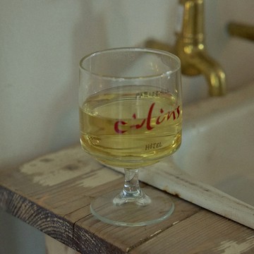 韓國 HÔTEL827 擁抱彼此 玻璃酒杯