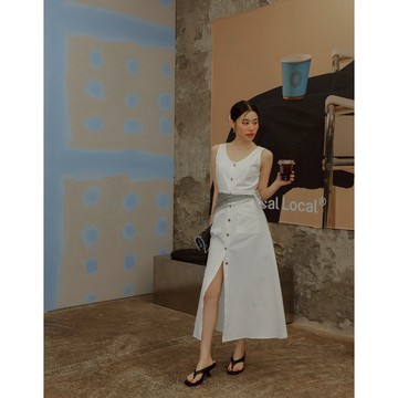 AIR SPACE LADY V領壓扣無袖傘襬長洋裝(白/淺藍) 女裝 現貨