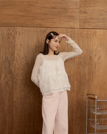 姵萱聯名 配色木耳邊透膚蕾絲上衣-杏 S/M/L