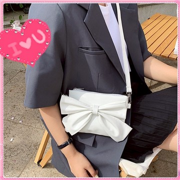 有間小鋪:可愛女包 純色小包包 新款蝴蝶結單肩包 肩帶可調斜背包 拉鍊開口小包 韓版皮包 黑白信封包 手機包