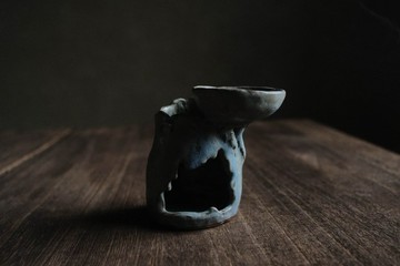 冬季的羊卓雍措・黑雪・洞穴上方的燭台・聖木座
