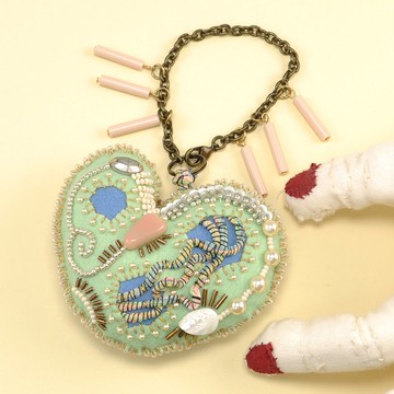 毛氈和串珠心形手袋吊飾2